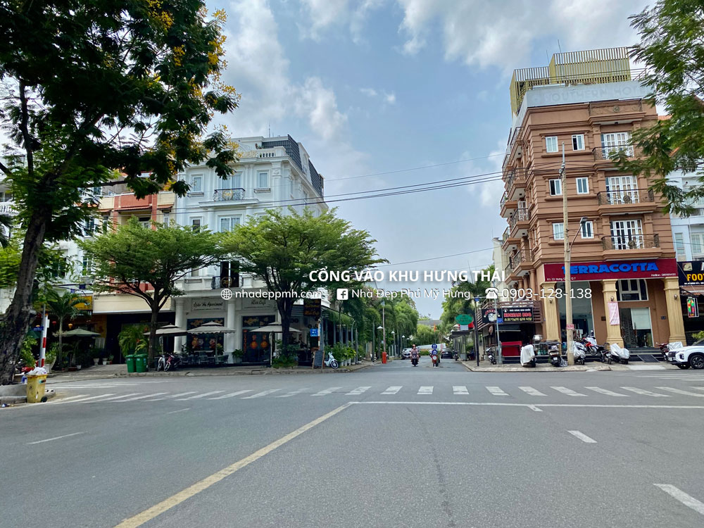 Đi thẳng Đường Bùi Bằng Đoàn là đến Cổng chào Khu Biệt Thự Hưng Thái

