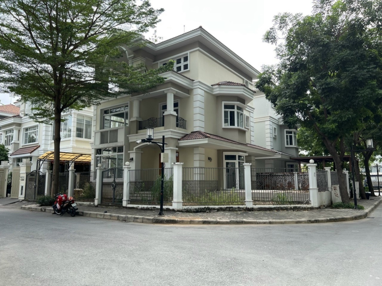 Bán Biệt Thự Đơn Lập Mỹ Văn Căn Góc Sát Antonia Phú Mỹ Hưng Quận 7