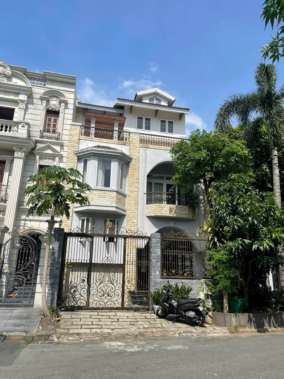 Bán Biệt Thự Nam Thông 2, Diện Tích 8x18m, Hướng Đông Nam, Phú Mỹ Hưng Q7