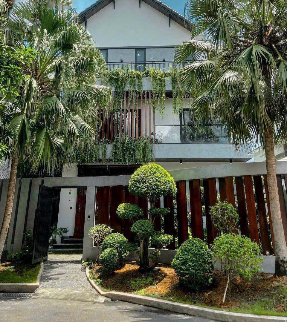 Cho Thuê Biệt Thự Nam Thiên Nội Thất Đẹp Có Hồ Bơi & Thang Máy Phú Mỹ Hưng Q7