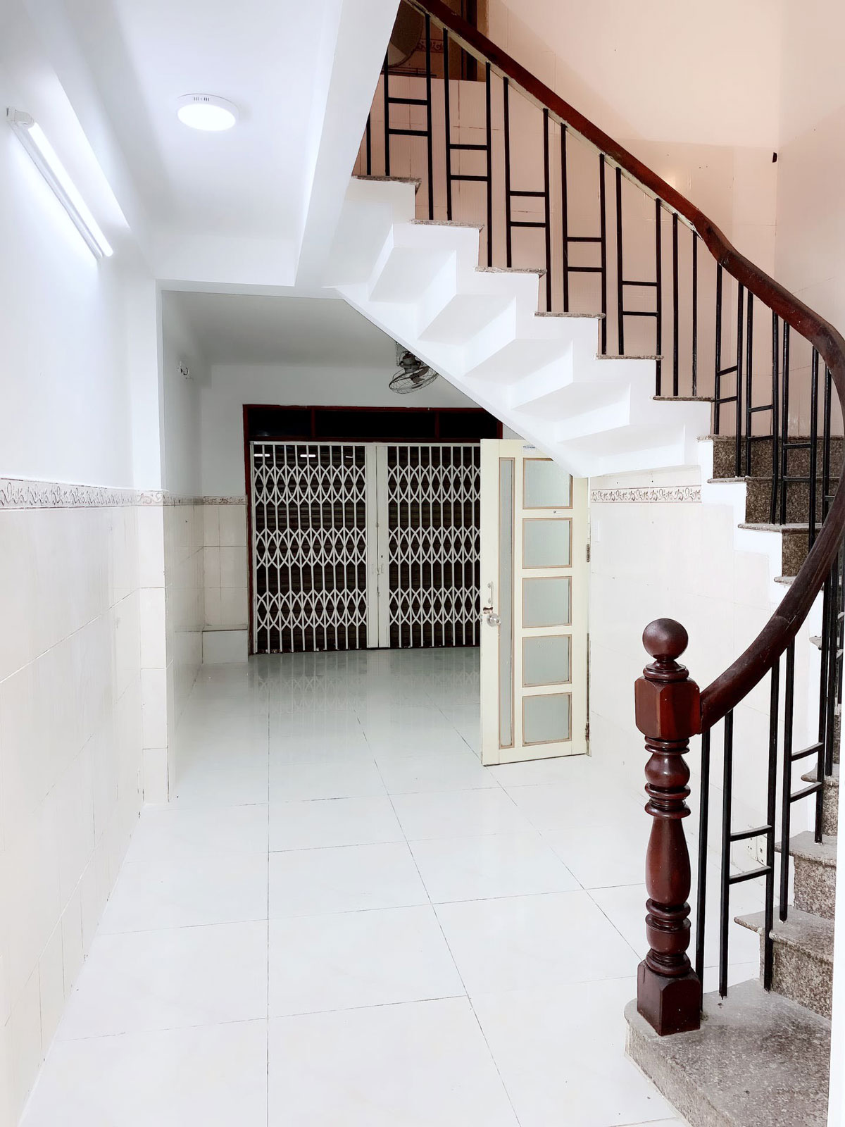 Bán Nhà Mặt Tiền 111 Nguyễn Chí Thanh, Phường 09, Quận 5