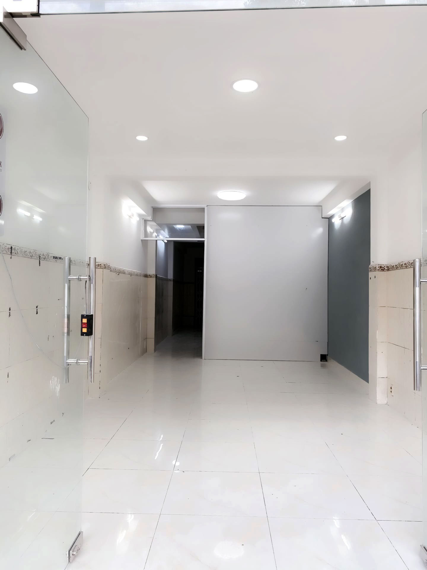 Bán Nhà Mặt Tiền 111 Nguyễn Chí Thanh, Phường 09, Quận 5